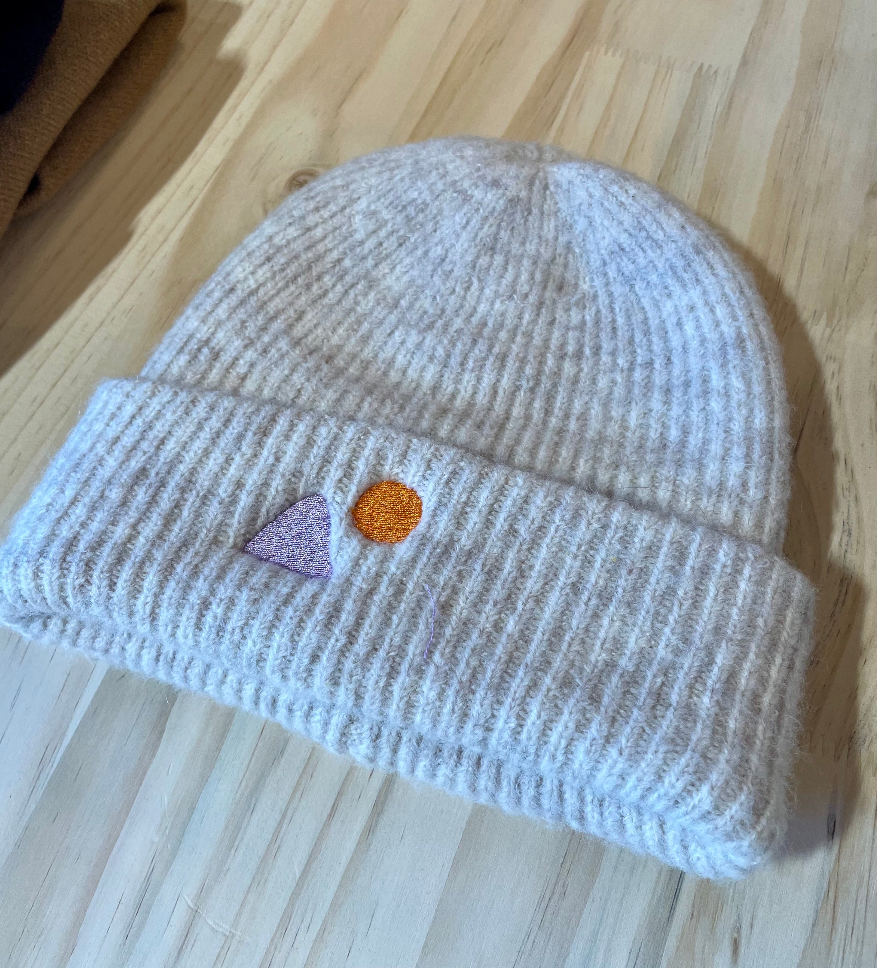 The alp artists Beanie bestickt