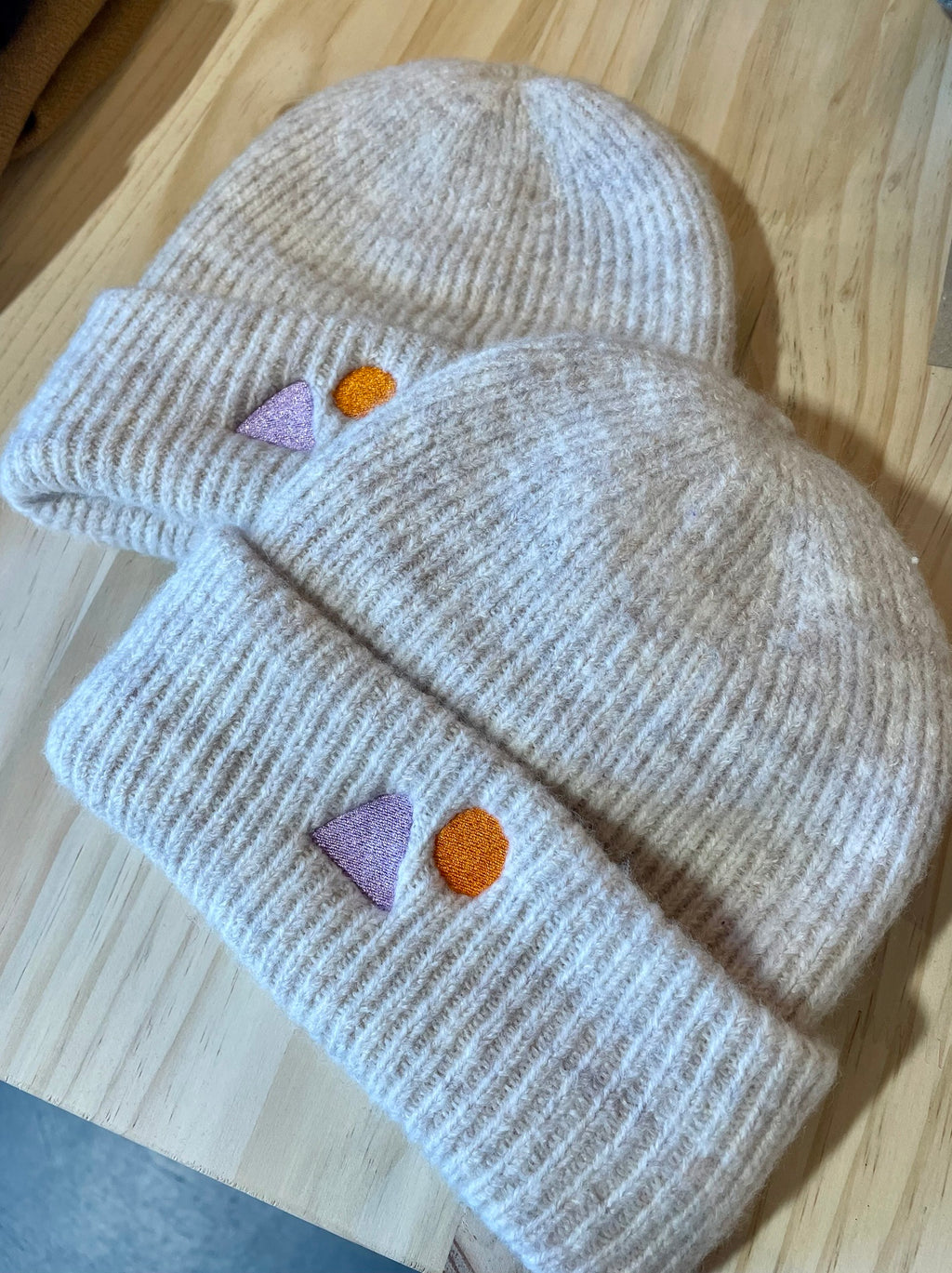 The alp artists Beanie bestickt