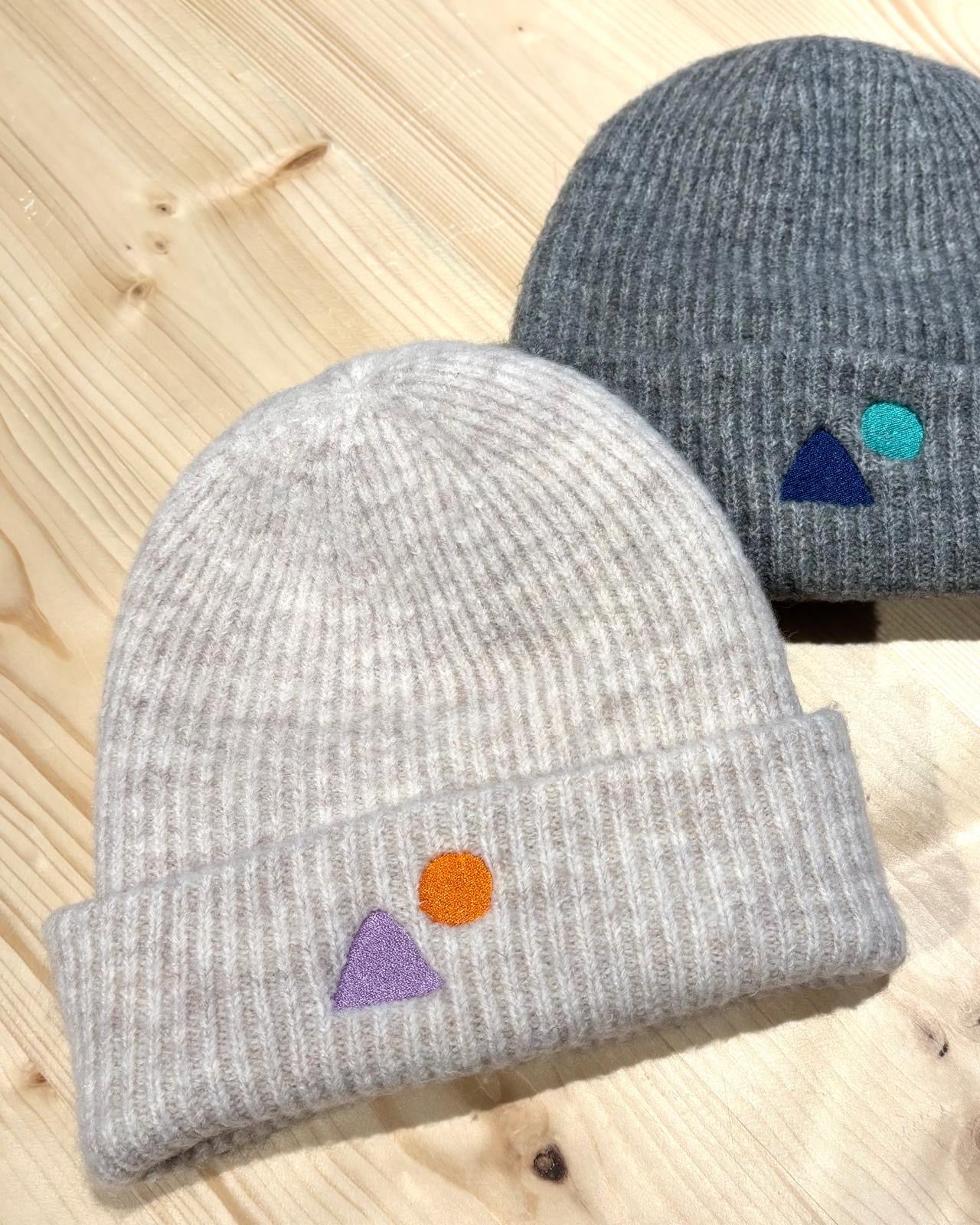 The alp artists Beanie bestickt