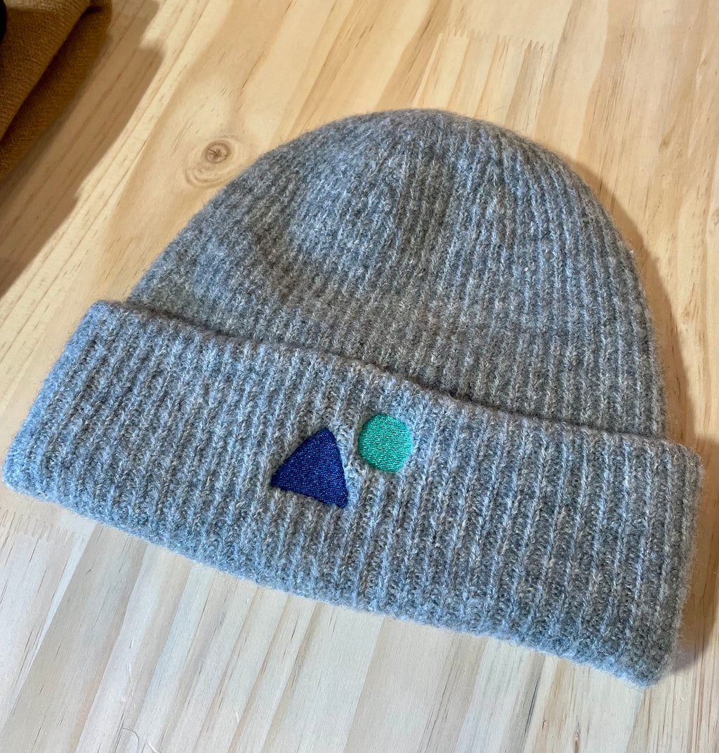 The alp artists Beanie bestickt