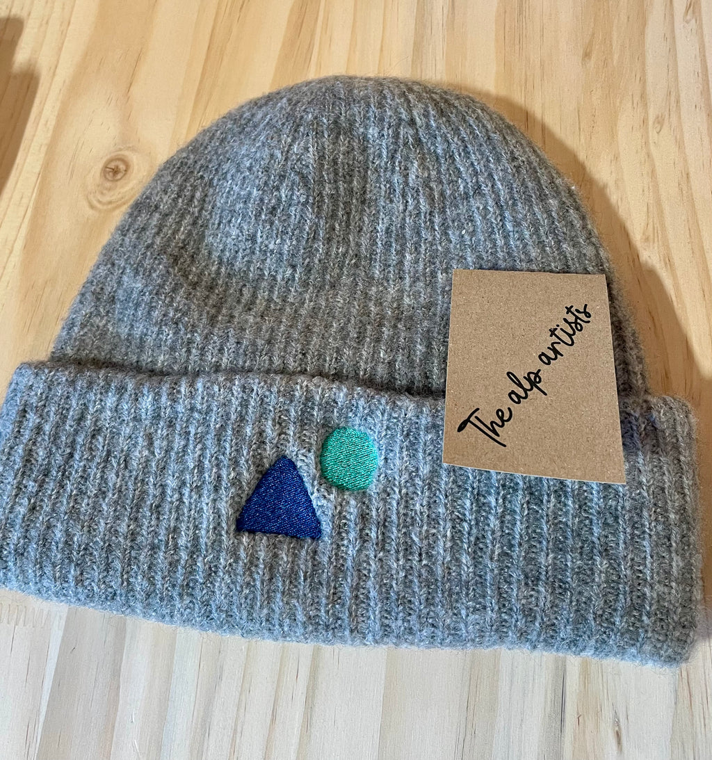 The alp artists Beanie bestickt