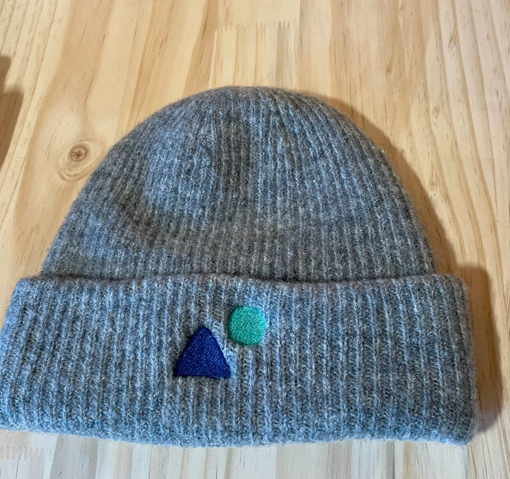 The alp artists Beanie bestickt