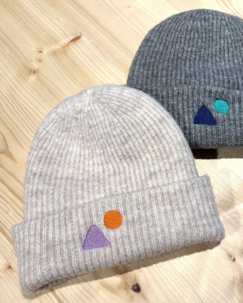 The alp artists Beanie bestickt