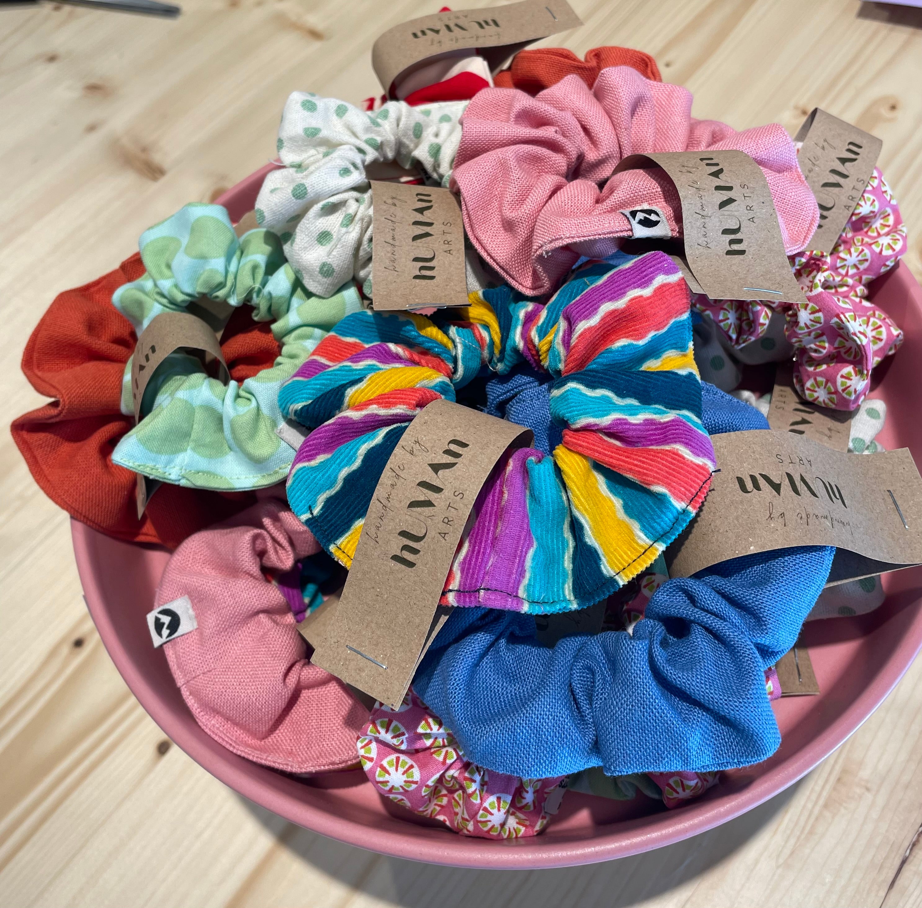 THE ALP ARTISTS Scrunchie hUMAn ARTS