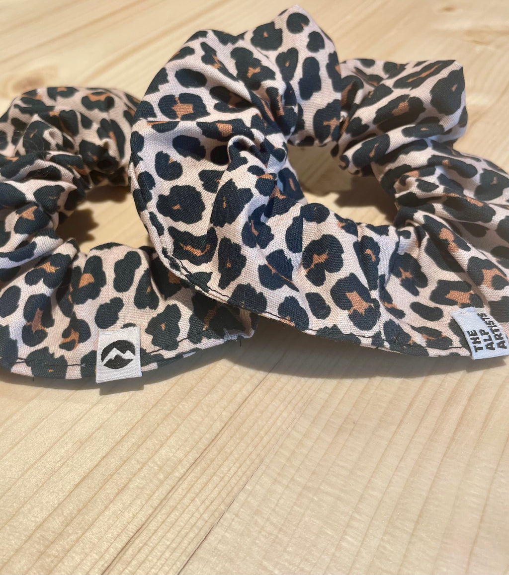 THE ALP ARTISTS Scrunchie hUMAn ARTS