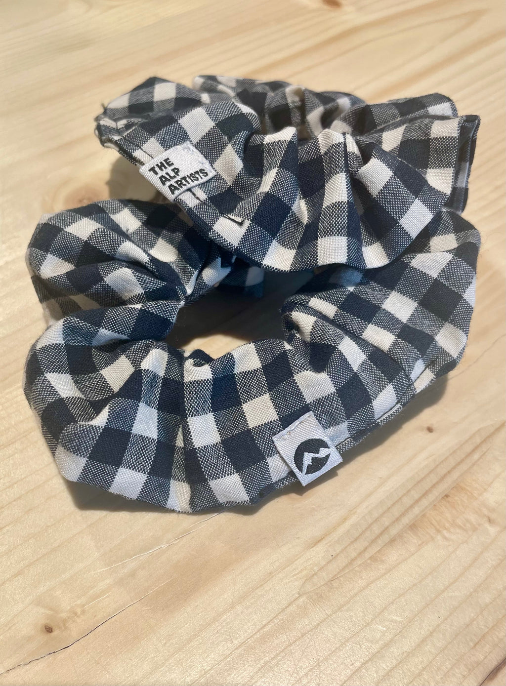 THE ALP ARTISTS Scrunchie hUMAn ARTS