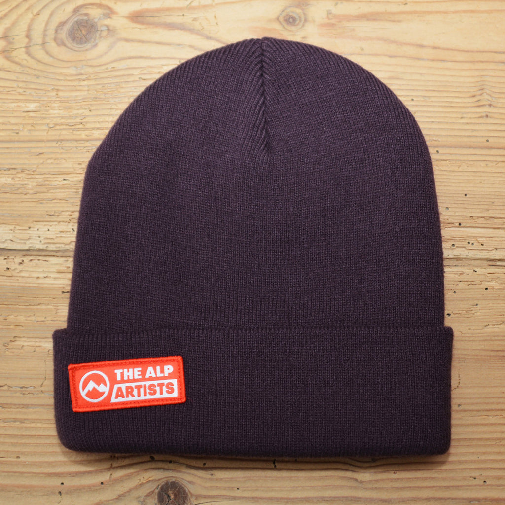 The alp artists Beanies – Textiletikette rot