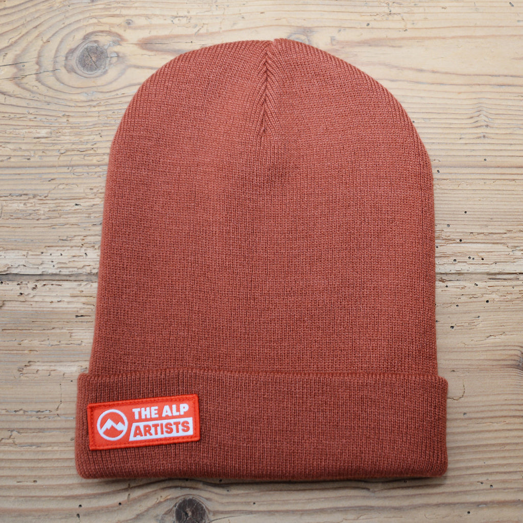 The alp artists Beanies – Textiletikette rot