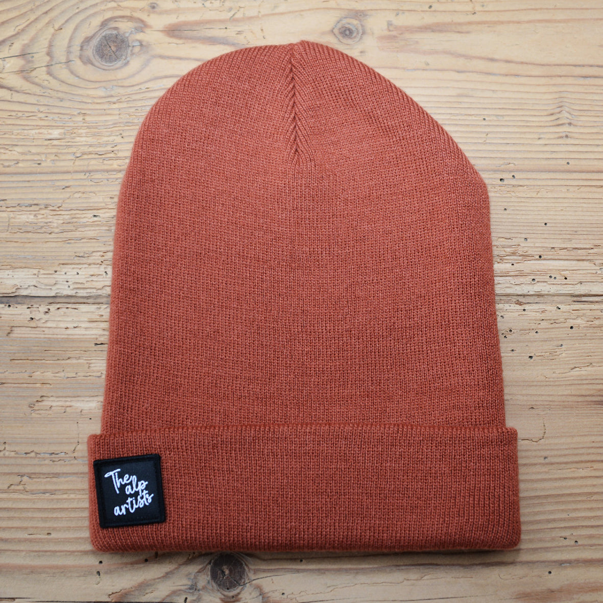 The alp artists Beanies – Textiletikette schwarz