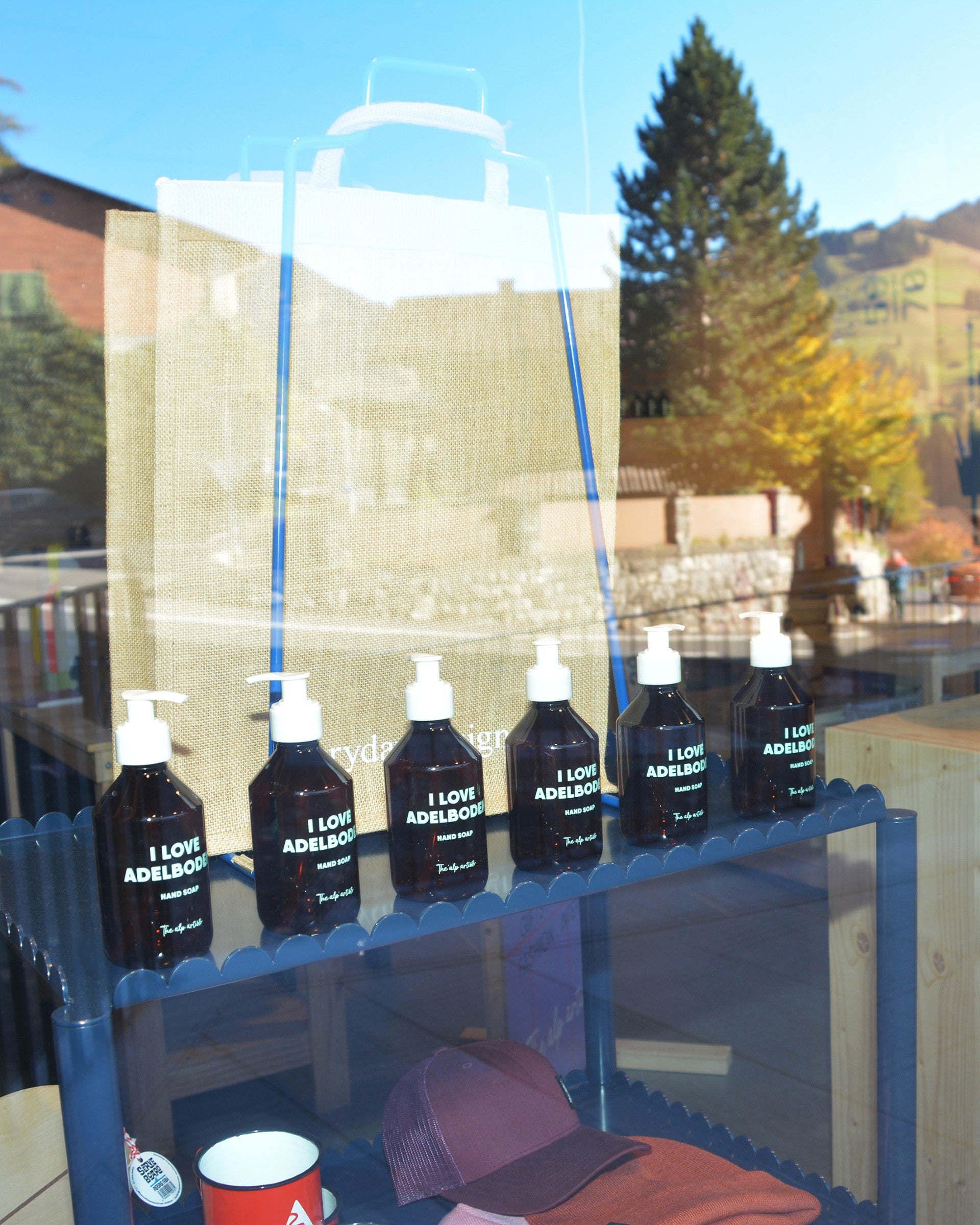 The alp artists Seifenspender ADELBODEN